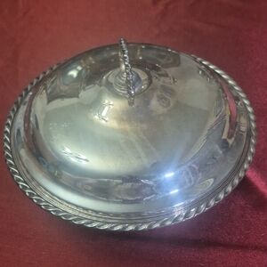 WM Rogers Elegant Silver Plated Covered Serving Dish